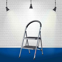 С широкими ступенями